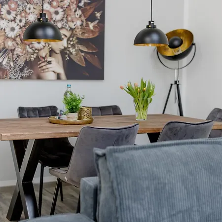 Uniqe I 100qm I 2 Schlafzimmer I Naehe Messe 하르
