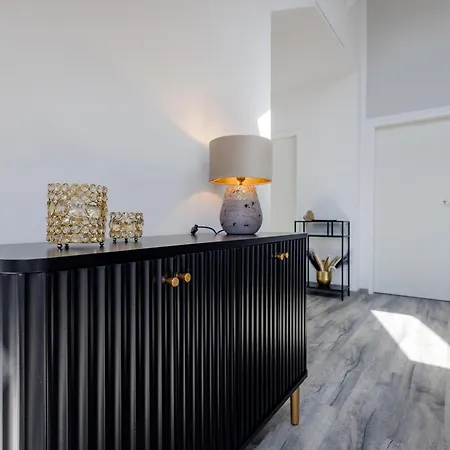 Διαμέρισμα Uniqe I 100qm I 2 Schlafzimmer I Naehe Messe