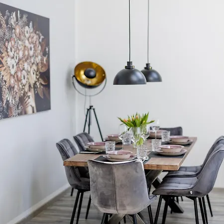 Uniqe I 100qm I 2 Schlafzimmer I Naehe Messe 하르